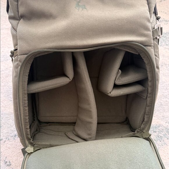 Brevitē The Jumper Regular Camera Backpack in Pine Green - Picture 2 of 7